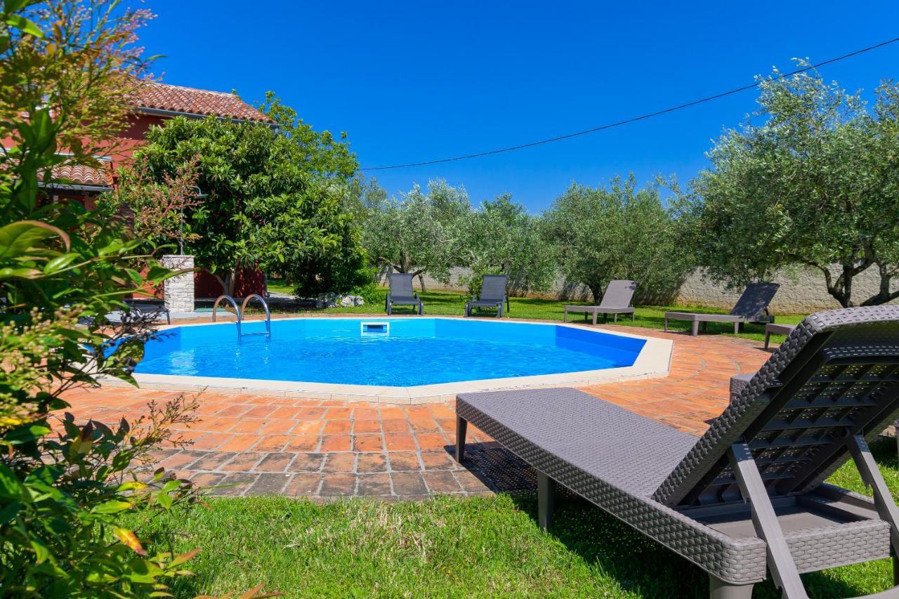 Carla With Private Pool & Kids Playground - Pet Friendly Villa