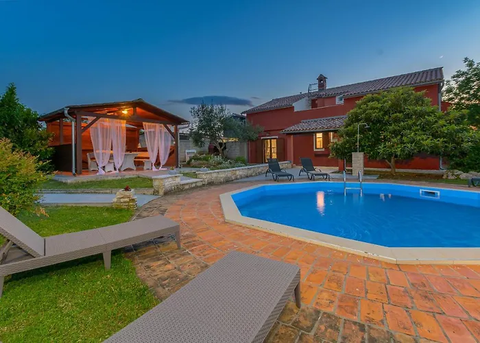 Villa Carla With Private Pool & Kids Playground - Pet Friendly