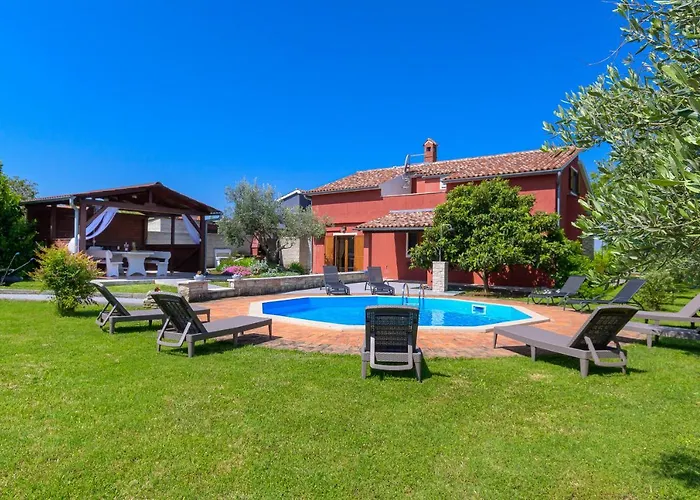 Villa Carla With Private Pool & Kids Playground - Pet Friendly