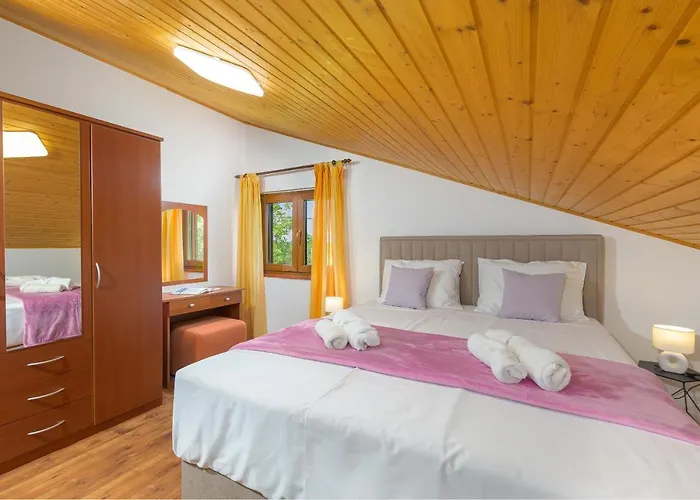 Villa Carla With Private Pool & Kids Playground - Pet Friendly