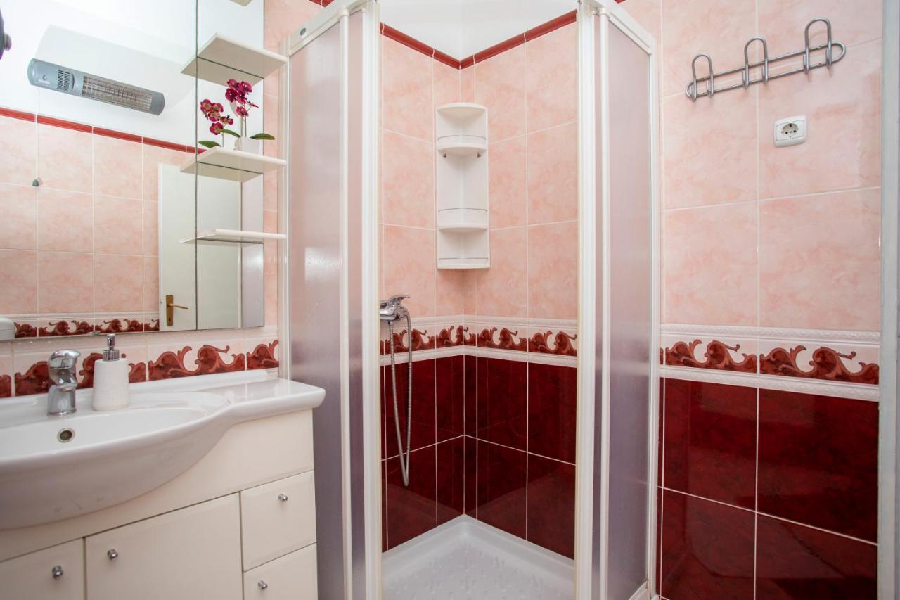 Carla With Private Pool & Kids Playground - Pet Friendly