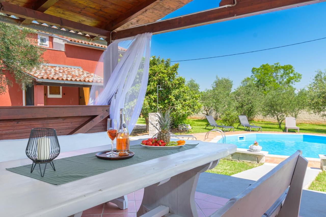 Carla With Private Pool & Kids Playground - Pet Friendly Villa