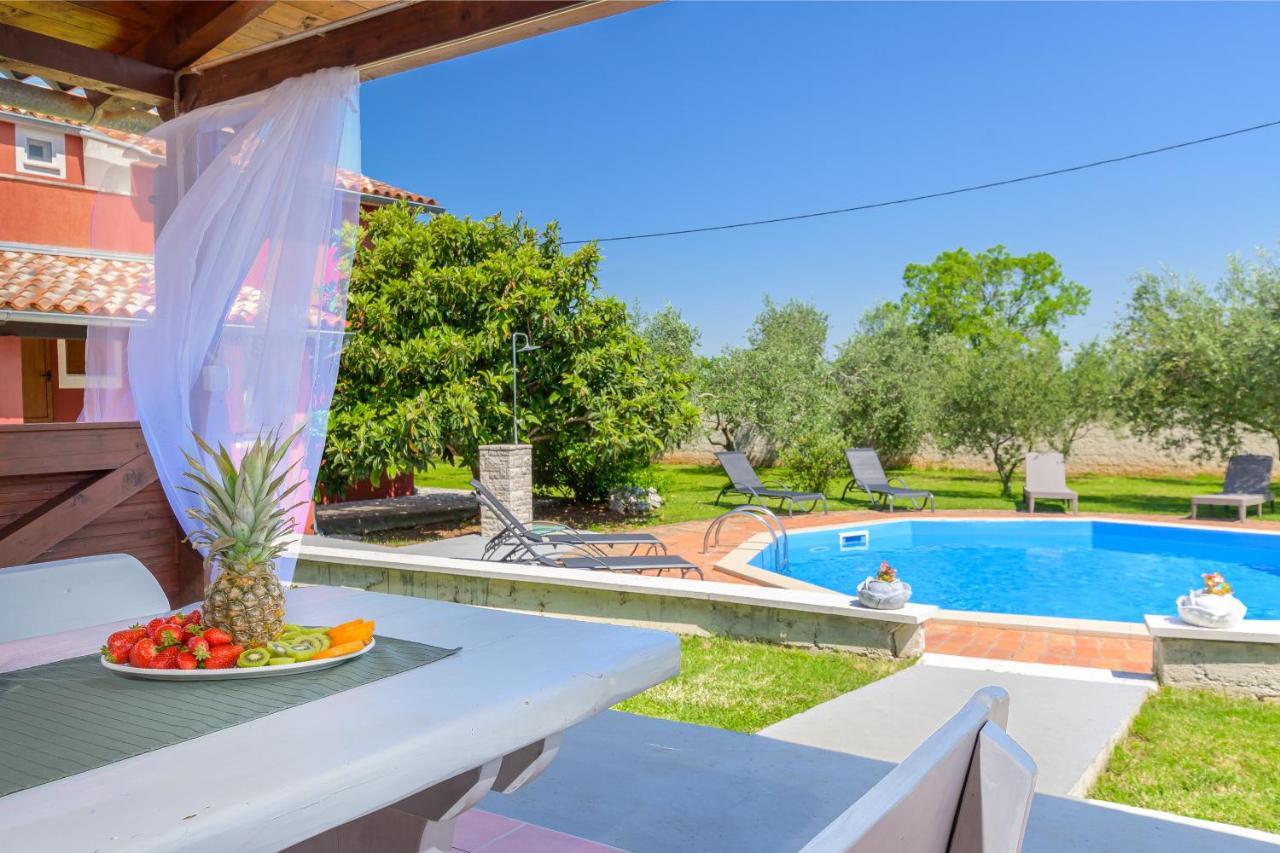 Villa Carla With Private Pool & Kids Playground - Pet Friendly Mutvoran