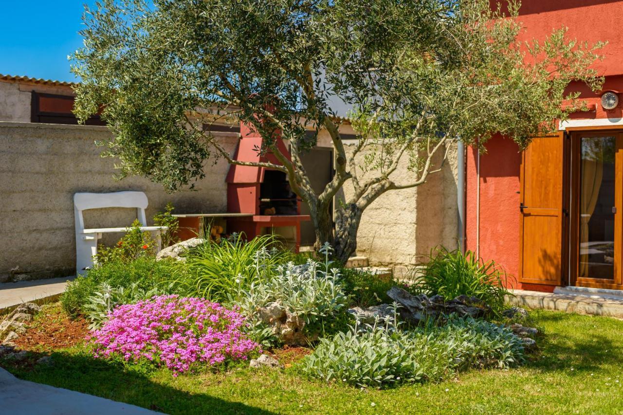 Carla With Private Pool & Kids Playground - Pet Friendly *