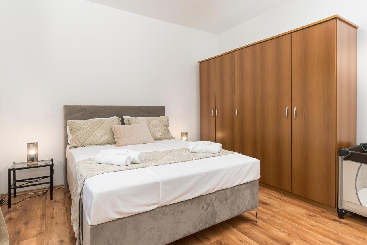 Villa Carla With Private Pool & Kids Playground - Pet Friendly *