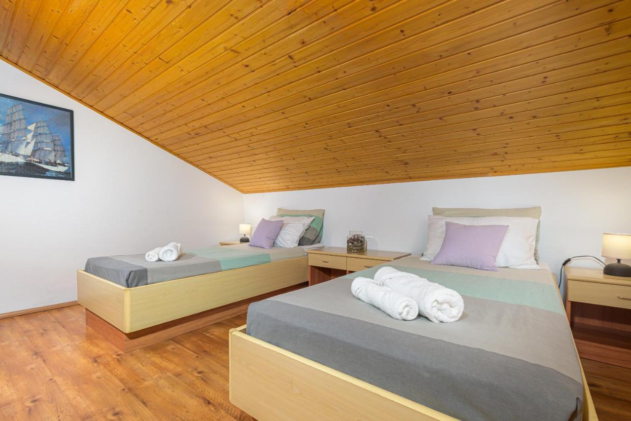 Villa Carla With Private Pool & Kids Playground - Pet Friendly *