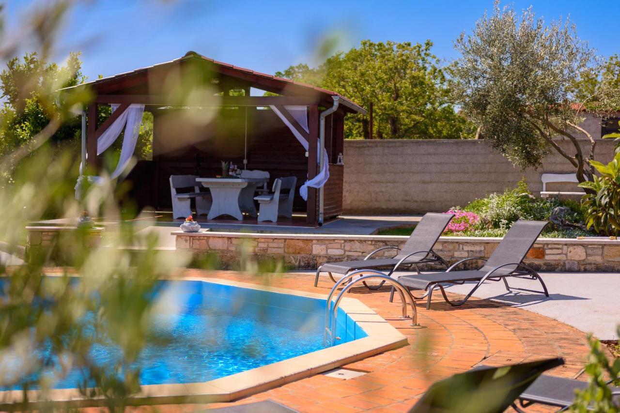 Carla With Private Pool & Kids Playground - Pet Friendly Mutvoran