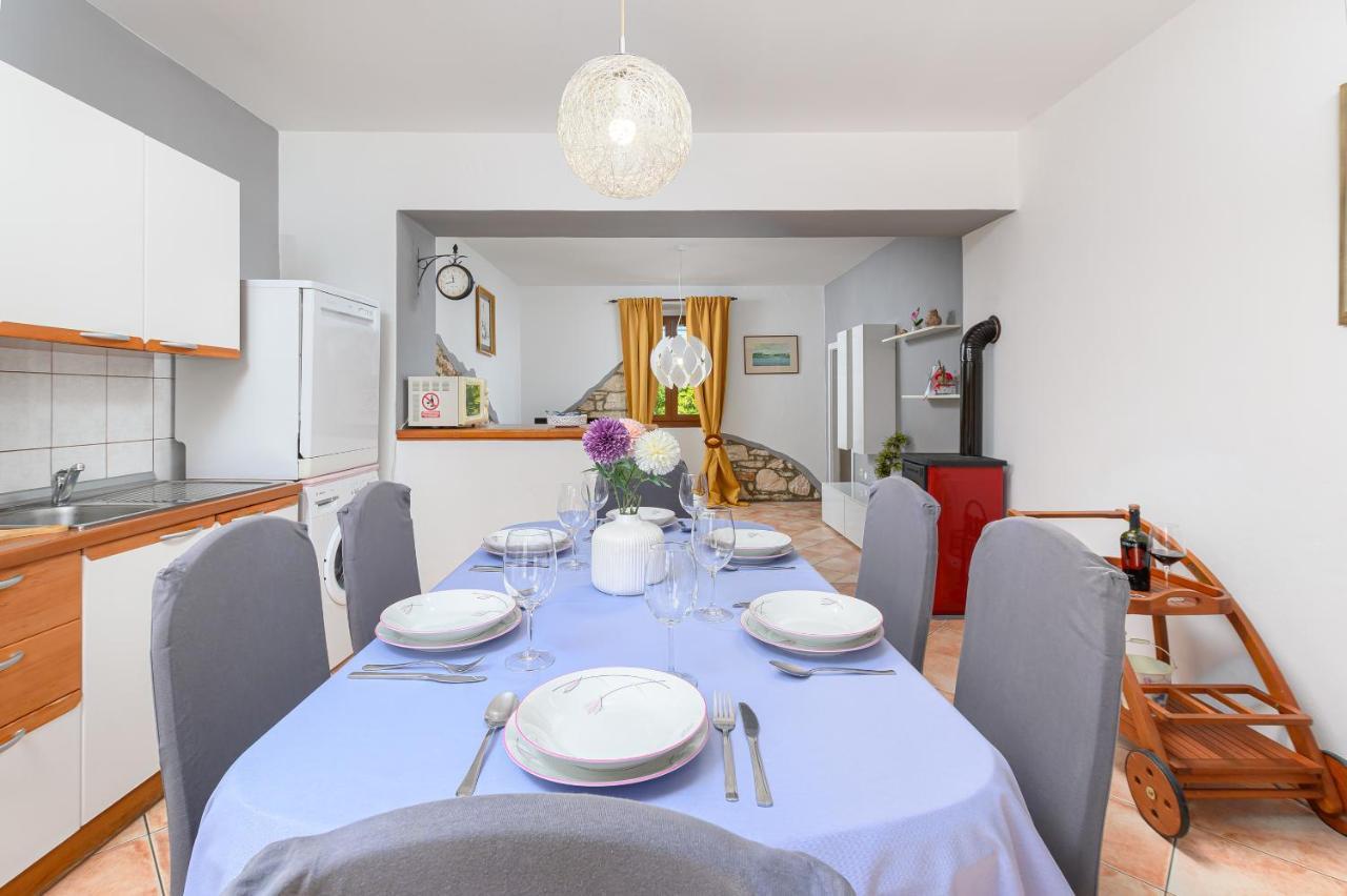 Villa Carla With Private Pool & Kids Playground - Pet Friendly *
