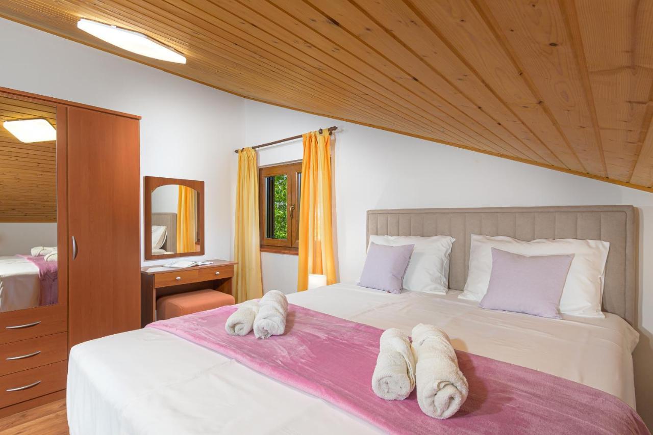 Carla With Private Pool & Kids Playground - Pet Friendly * Mutvoran